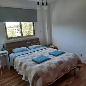 Private In Shared Near Airport - 24 Hour Shuttle Service בית אירוח